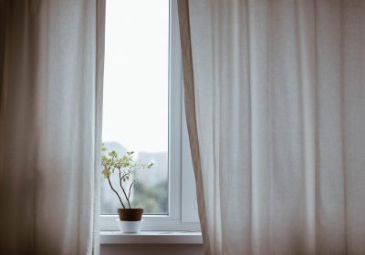 极简几何渐变色壁纸下载，蓝橙撞色三角形构图，现代设计感强